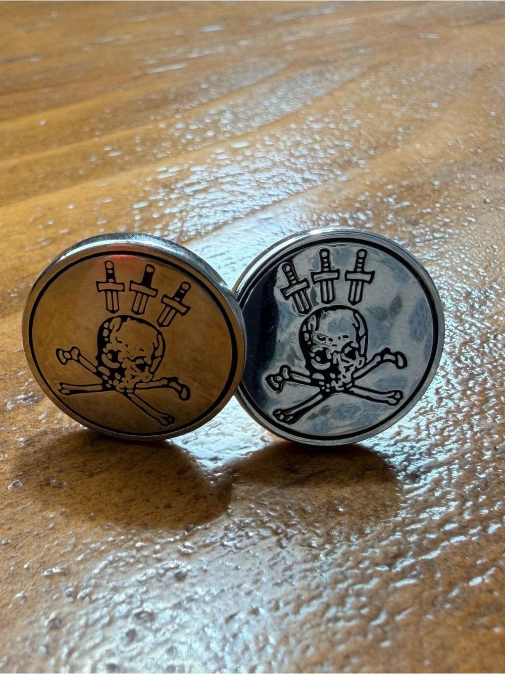 Skull And Crossbones Men’s Round Silver Tone Cufflinks Bullet Back
